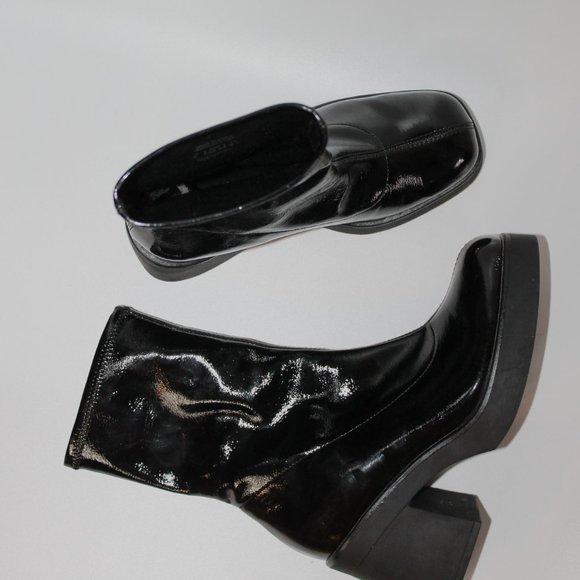 SOLD / Size 8 'Call it Spring' Boots - Picture 7 of 7